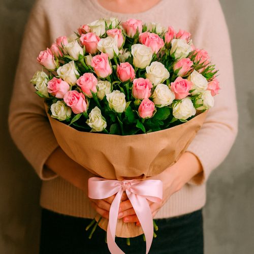 Букет из свежих цветов «Розовый бриз»